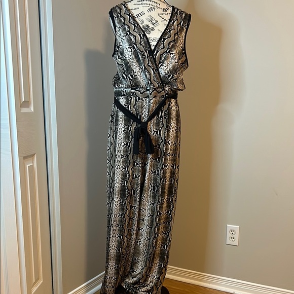 Sandra Darren Black and Gray Jumpsuit with Animal Print - Picture 1 of 9